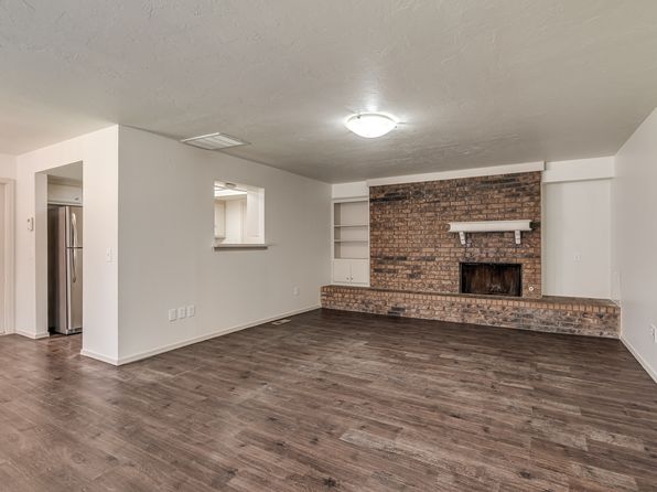 9027 N Rockwell Dr