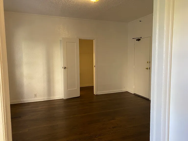 554 S Hobart Blvd #209 — Photo 11