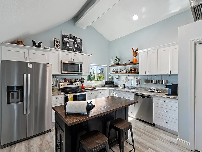 310 SE Denver Ave #2 — Photo 33