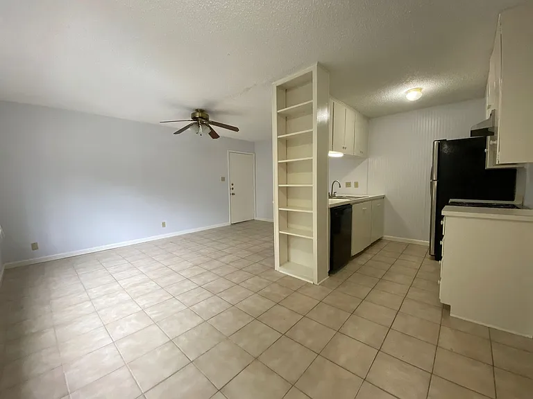 2408 Longview St #107 — Photo 8