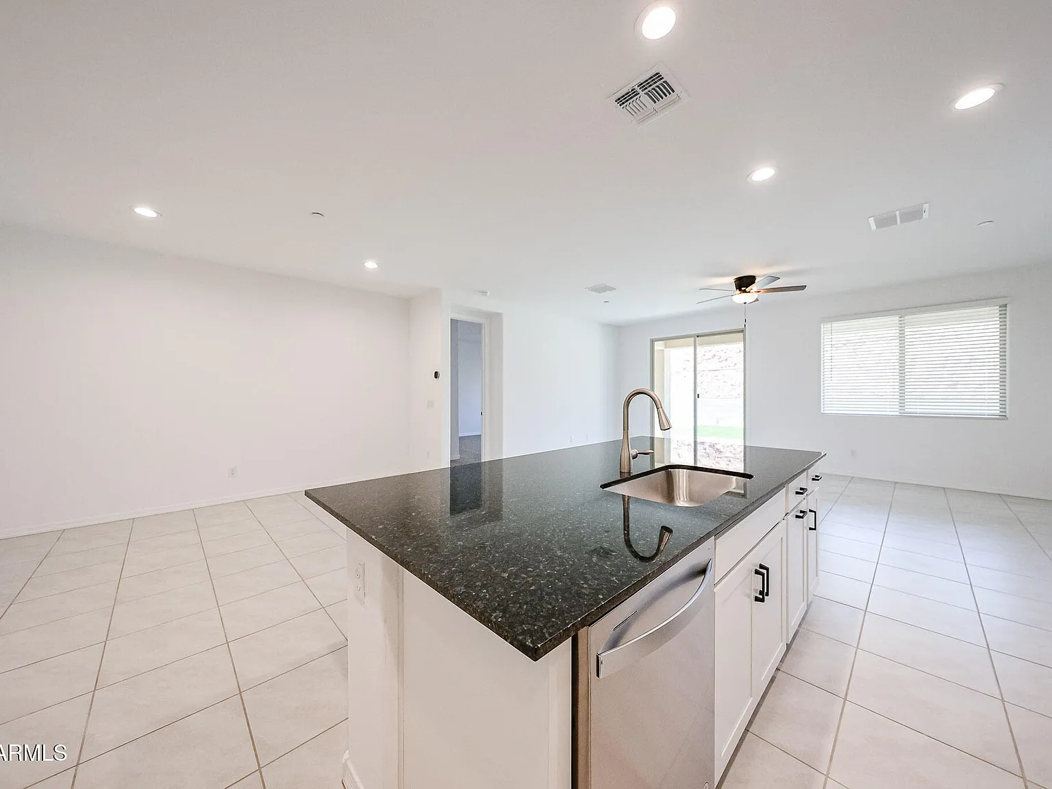 3 bed, 2.0 bath, 1821 sqft, $2,250 — Photo 3