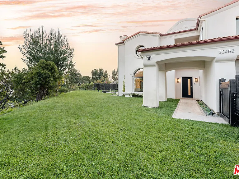 23458 W Moon Shadows Dr — Photo 52