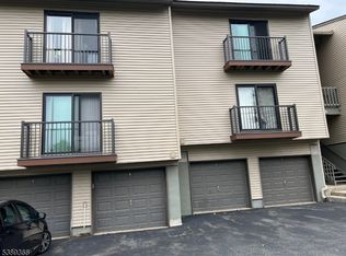 606 Spruce Hills Dr, Glen Gardner, NJ 08826