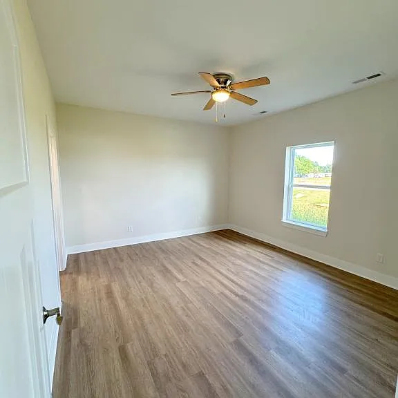 1108 Emerald Cv — Photo 2