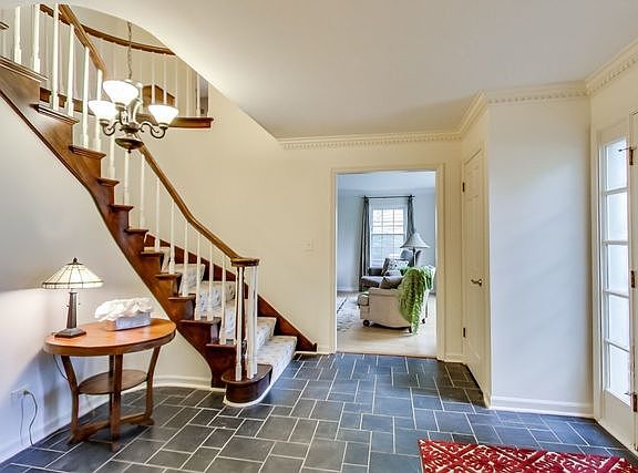 5th image of 11 Royal Ct