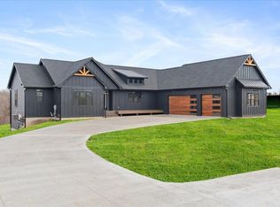 395 Moelter Ln, Hudson, WI 54016