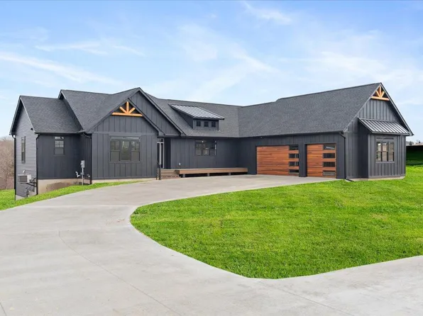 395 Moelter Ln, Hudson, WI 54016