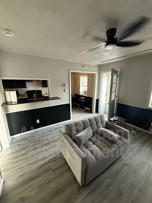 1 bed, 1.0 bath, $1,200 — Photo 2