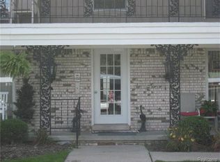 24360 E River Rd UNIT 23, Grosse Ile, MI 48138