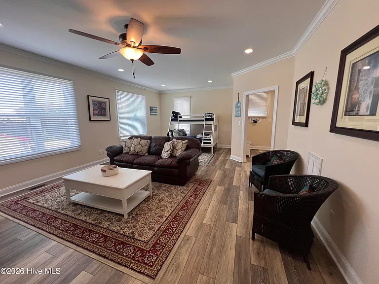 3307 Emerald Dr #EAST — Photo 18