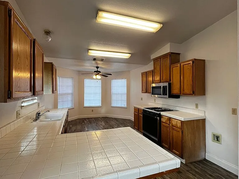 1720 N Woodland St — Photo 11