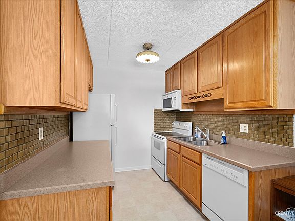 5th image of 1060 N Farnsworth Ave #1316