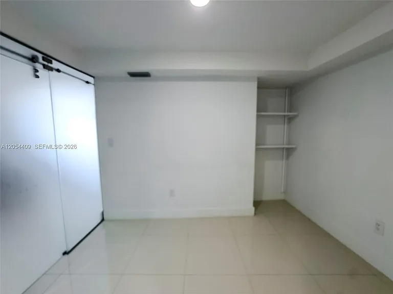 9261 E Bay Harbor Dr #405 — Photo 14