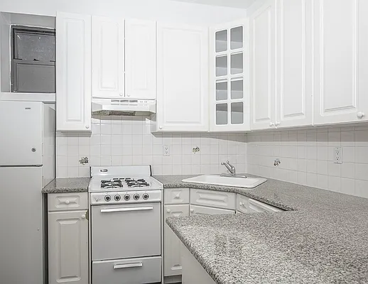 Rented by CitySites Real Estate Group | media 10