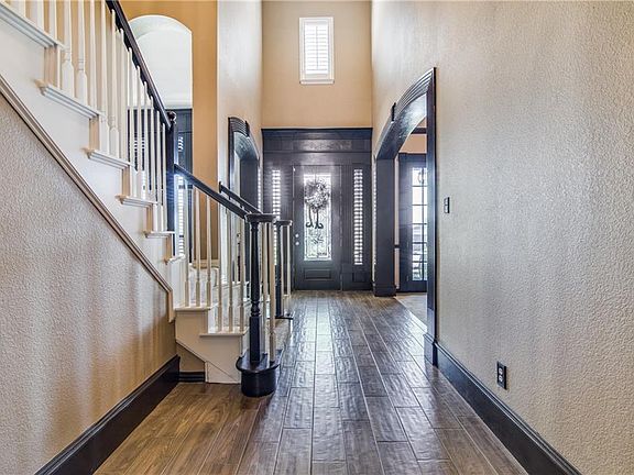 3rd image of 755 Shores Blvd