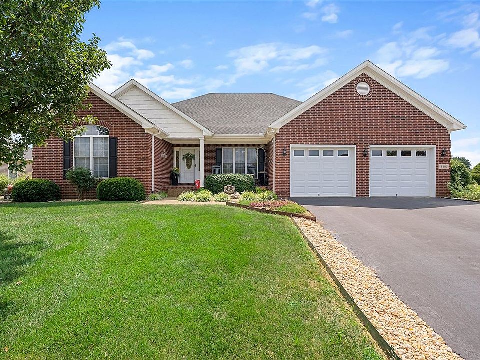 1st image of 880 Memorial Cir