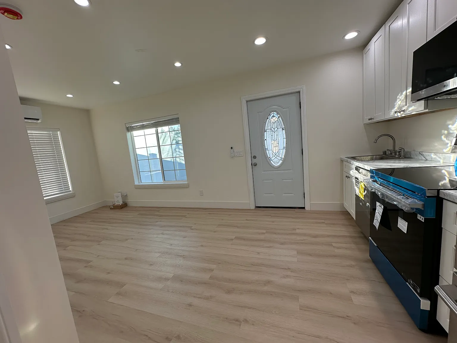 1 bed, 450 sqft, $2,500 — Photo 3