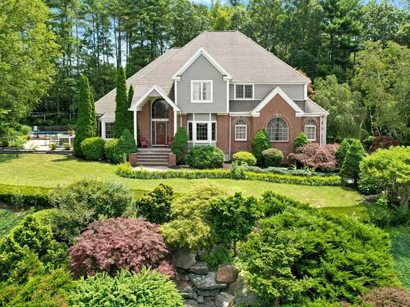 19 Elizabeth Dr, Auburn, MA 01501