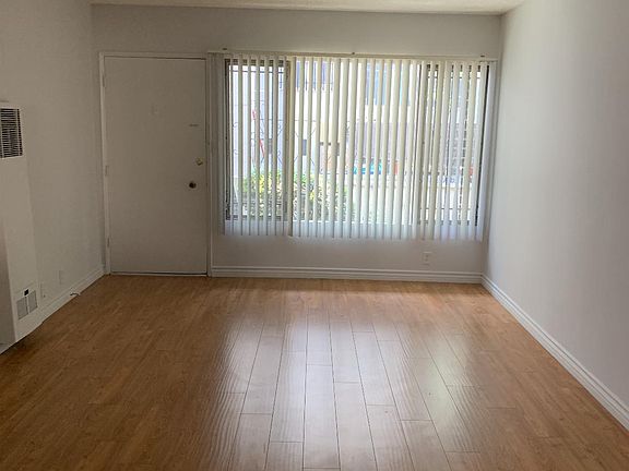 4th image of 944 N Sierra Bonita Ave #3