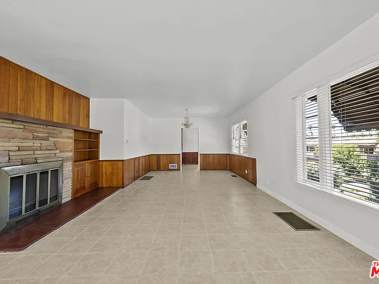 100 E Kenneth Rd — Photo 19