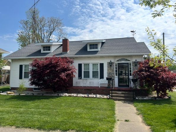107 S 6th St, Saint Francisville, IL 62460