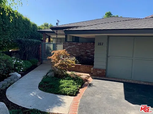 221 S Carmelina Ave Photo 1