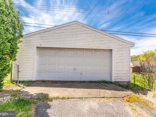 104 Rose Ct, Shillington, PA 19607
