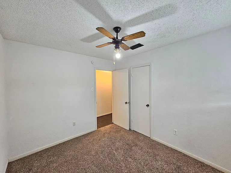 111 Bridle Dr — Photo 15
