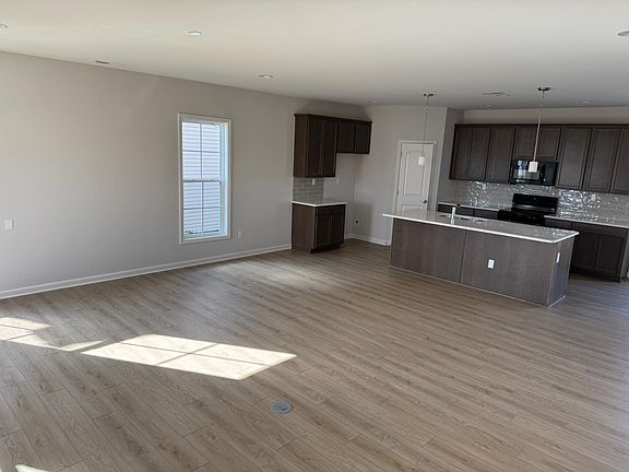 4th image of 2841 Blackford Pkwy