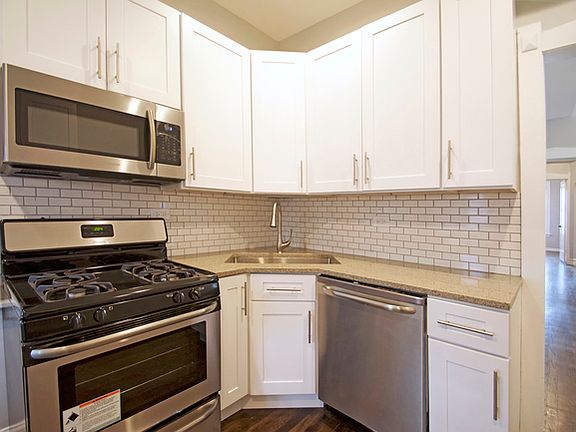 3rd image of 5067 W Sunnyside Ave #2