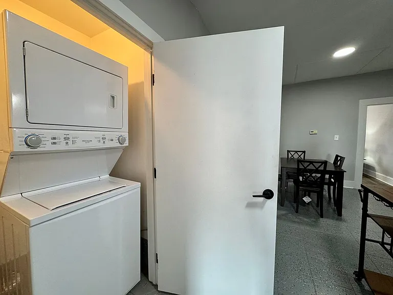110 N Mecklenburg Ave — Photo 5