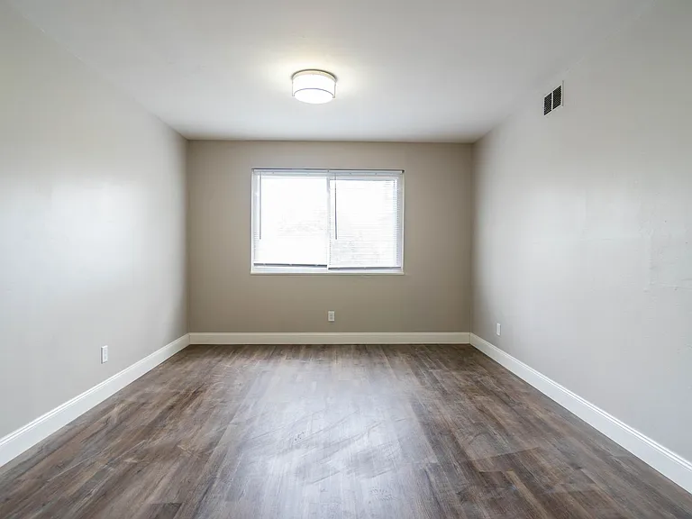 331 Kendall Pl — Photo 4