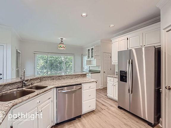 4th image of 1907 De Winton Pl