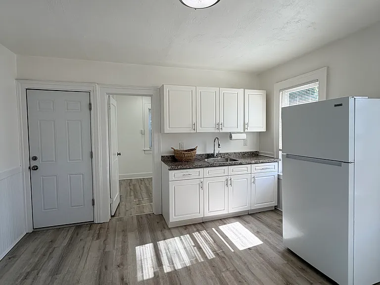 49 Henry St #3 — Photo 2