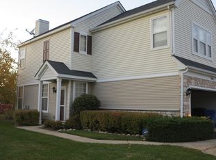 1901 Cobblestone Dr, Carpentersville, IL 60110