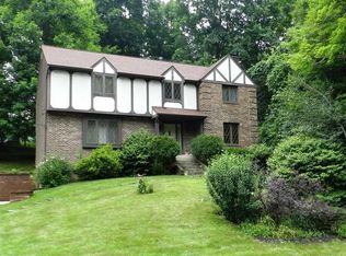 483 Sharon Rd, Coraopolis, PA 15108