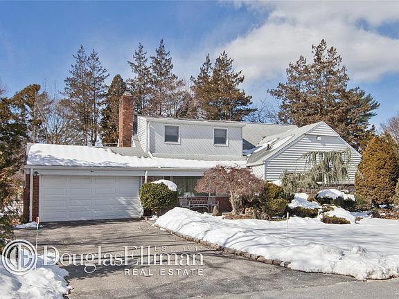 2nd image of 5 Westwood Cir