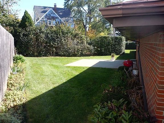 4th image of 2812 Crestwood Dr