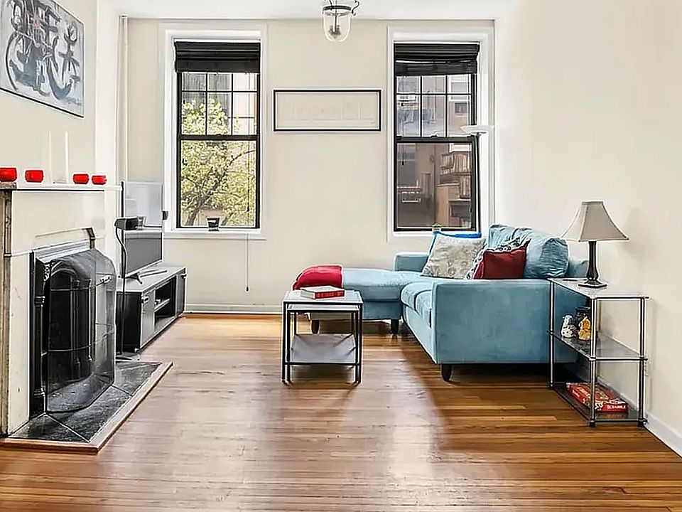 1st image of 129 E 27th St