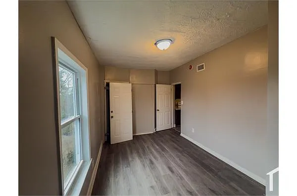 Building Photo - 3142 Buena Vista Ter SE #2