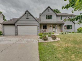825 E Foxmoor Ln, Appleton, WI 54911