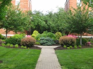 22 S Old Glebe Rd APT 302, Arlington, VA 22204