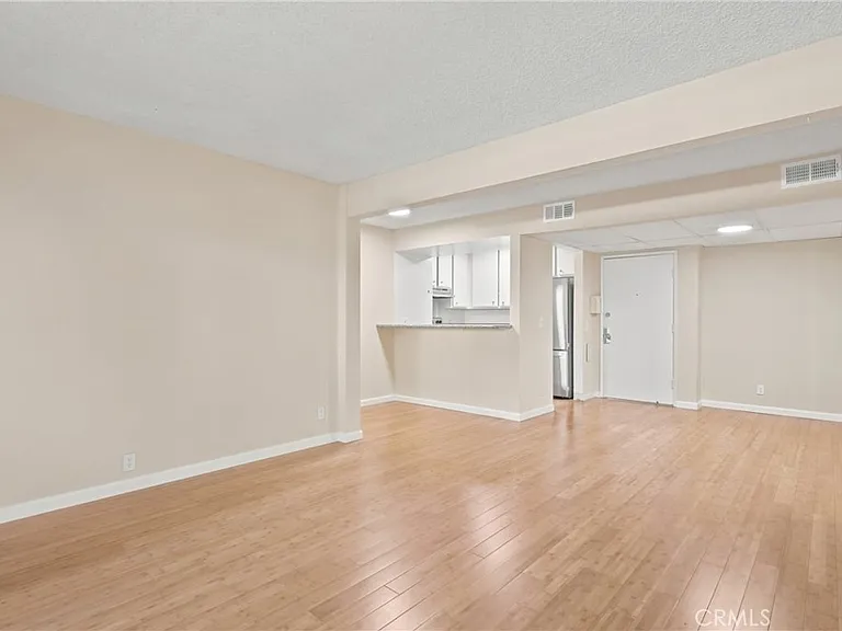 15425 Sherman Way #101 — Photo 2