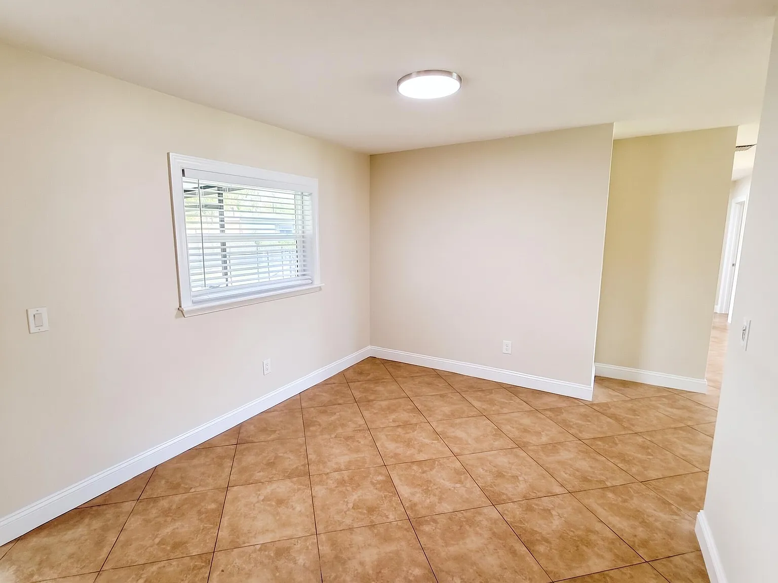 3 bed, 2.0 bath, 1254 sqft, $3,800 — Photo 4