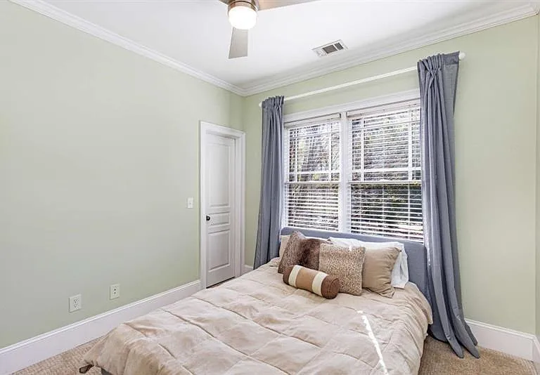 1390 Marion Walk SE — Photo 35