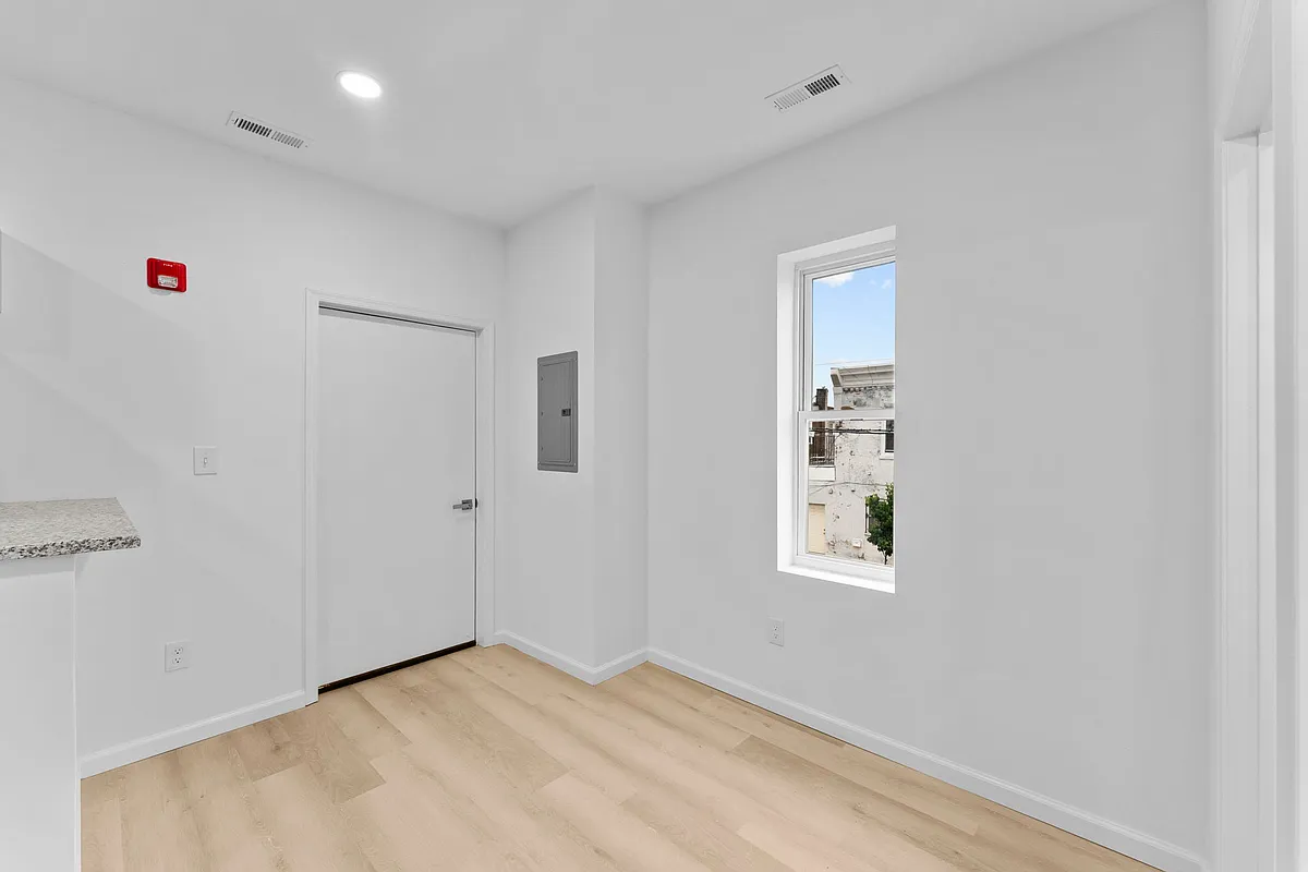 Building Photo - 2600 S 7th St #1R