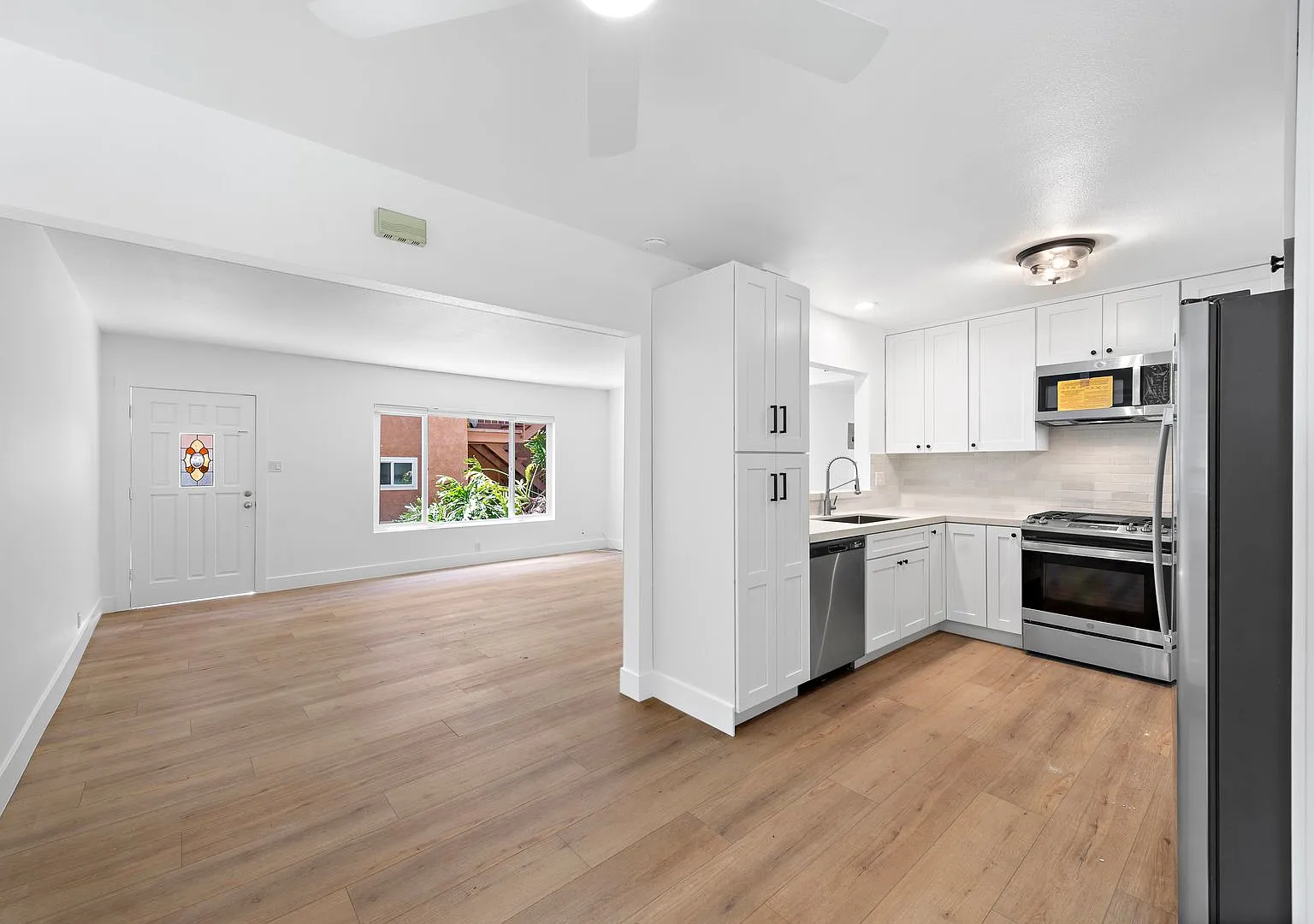 402 Corto Lane — Photo 3