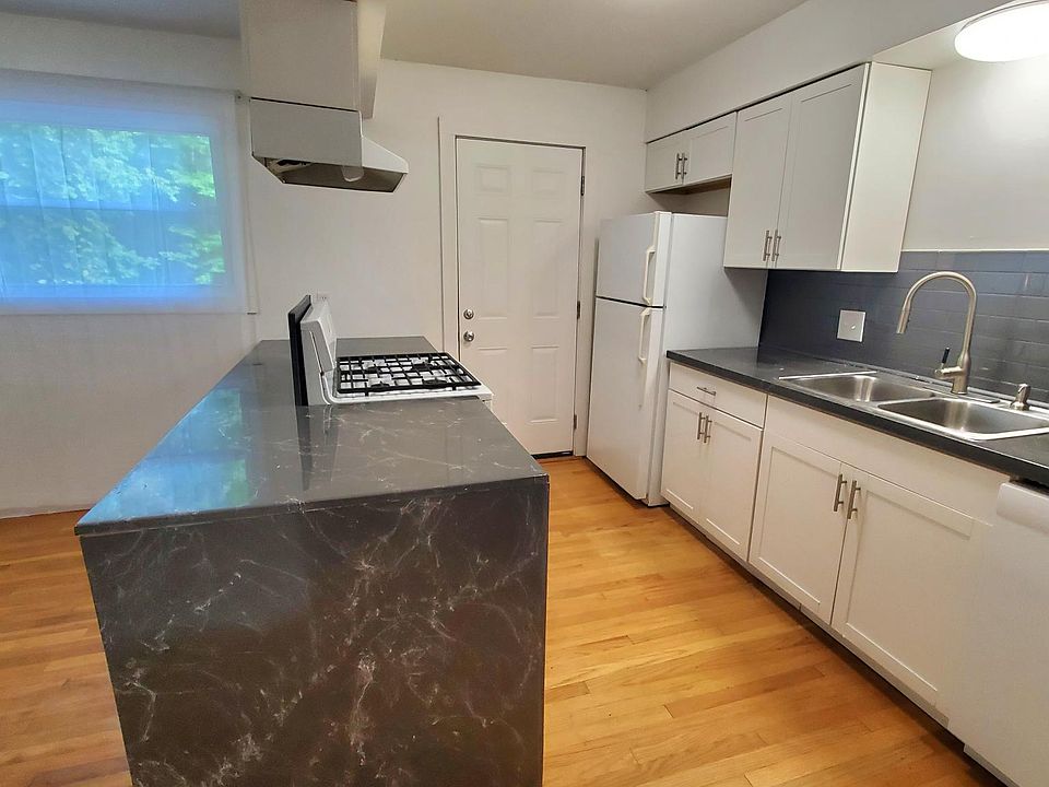 1st image of 470 Zahn Dr Unit 5