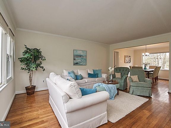 4th image of 3407 Greentree Dr