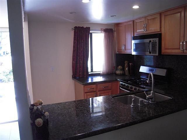 1st image of 5760 Owensmouth Ave Unit 9